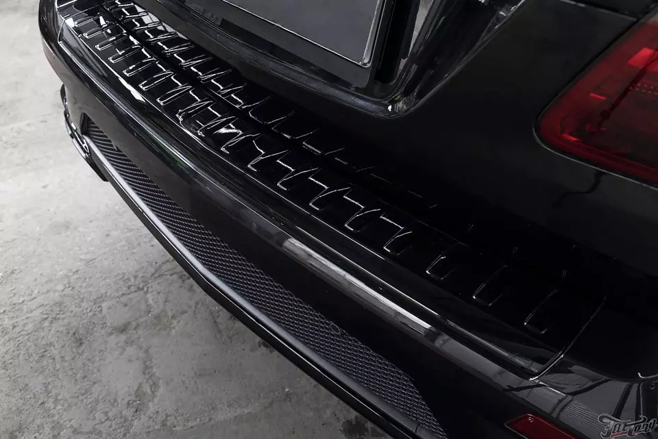 Mercedes GL63 AMG. Полный антихром кузова.